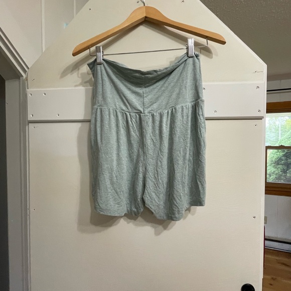 Seraphine Maternity/Nursing short pj set, size small - Picture 10 of 13